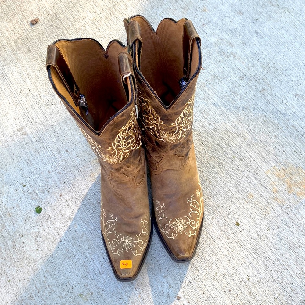 original price: $140 asking price: $40 size 9